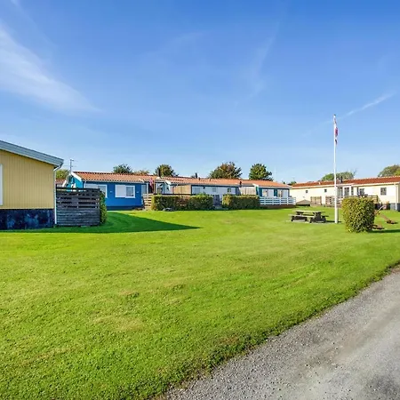 In With 3 Bedrooms, Outdoor Swimming Pool And Heated Swimming Pool *