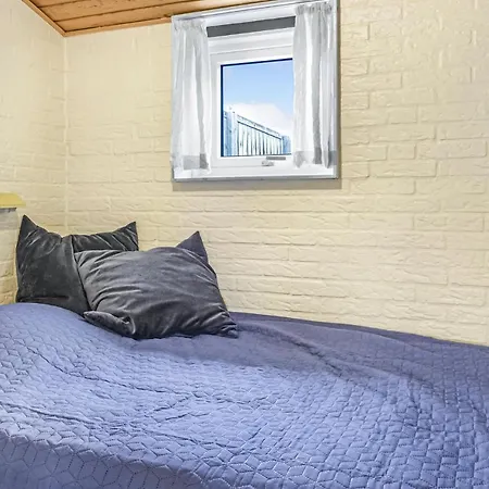 In With 3 Bedrooms, Outdoor Swimming Pool And Heated Swimming Pool *