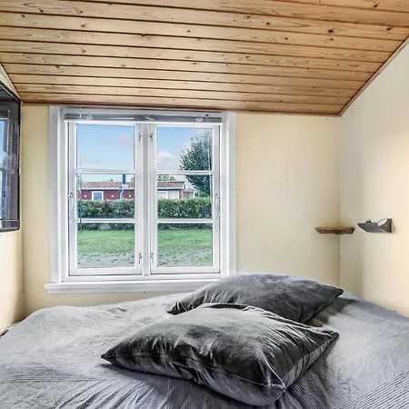 In With 3 Bedrooms, Outdoor Swimming Pool And Heated Swimming Pool *