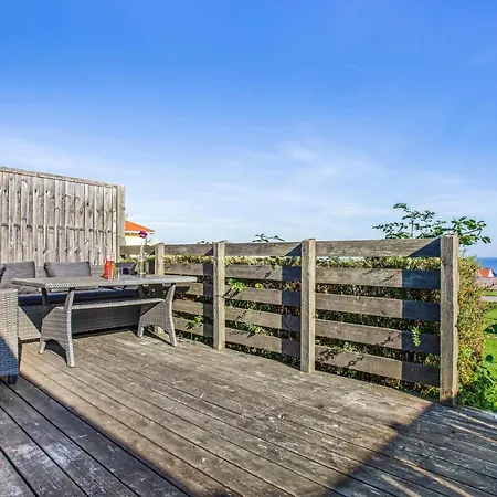 In With 3 Bedrooms, Outdoor Swimming Pool And Heated Swimming Pool *